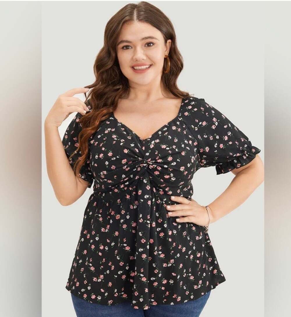Bloomchic plus size 3x 22-24  Floral blouse top with Ruched Front